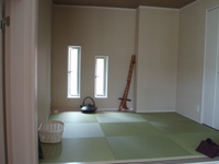 1段上がった和室に琉球畳