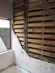 浴室解体中にシロアリ被害発見
シロアリをそのままにしておくと
建物全体が危険なので即対処しました。