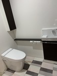 手洗いやカウンターを設置して快適なトイレに☆
シンプルでオシャレなトイレが完成！