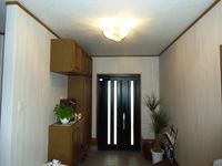 玄関クロス張替後
照明もオシャレ空間を演出。